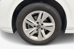 valkoinen Volkswagen Golf 2023 kuva 12.