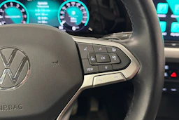 valkoinen Volkswagen Golf 2023 kuva 23.
