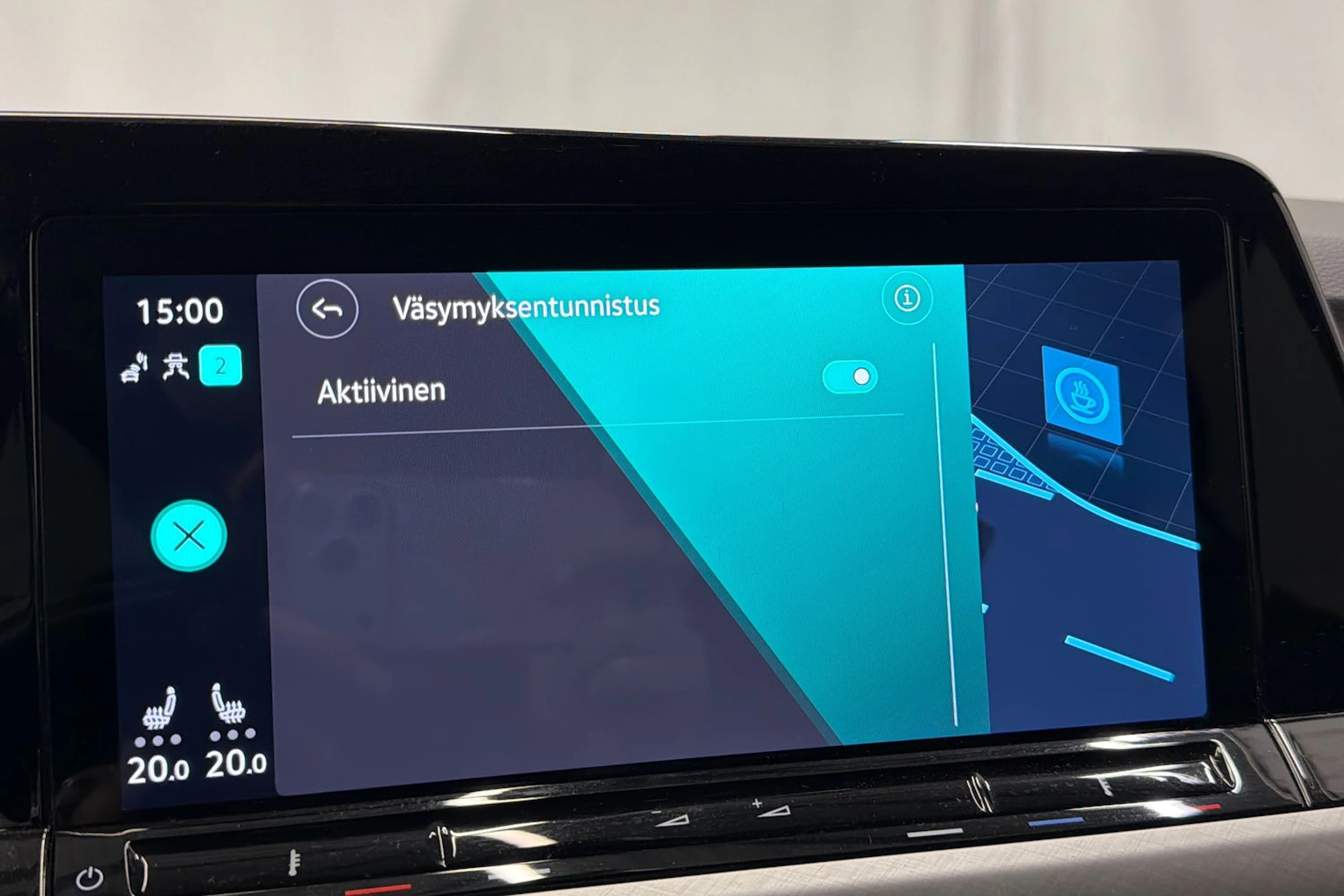 valkoinen Volkswagen Golf 2023 kuva 29.