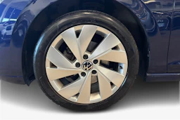 Sininen Volkswagen GOLF 2023 kuva 9.