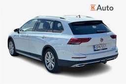 valkoinen Volkswagen Golf 2023 kuva 2.