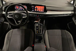 valkoinen Volkswagen Golf 2023 kuva 9.