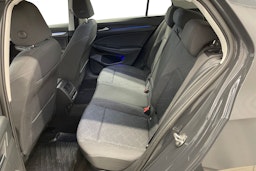 harmaa Volkswagen Golf 2023 kuva 10.