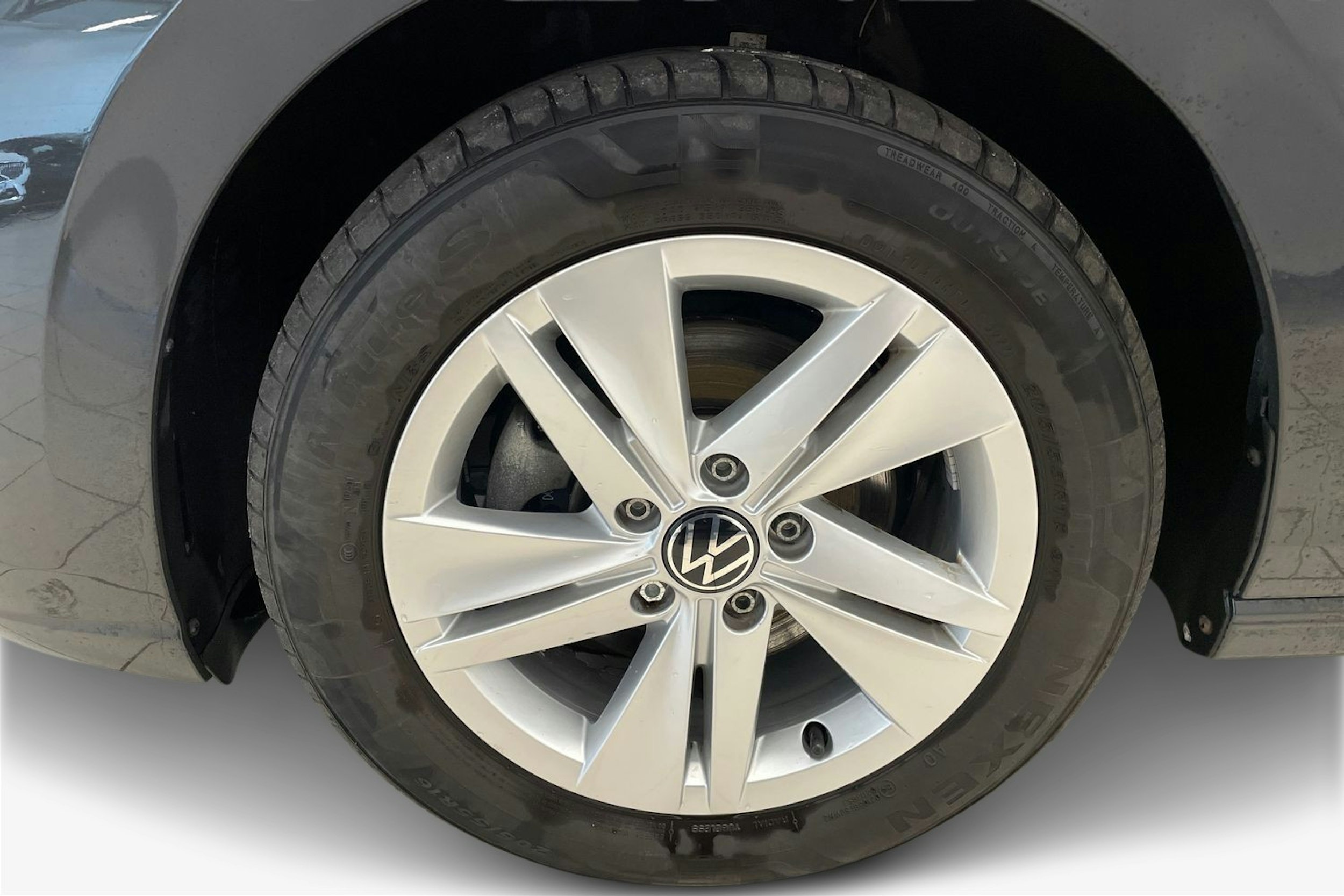 harmaa Volkswagen Golf 2023 kuva 11.
