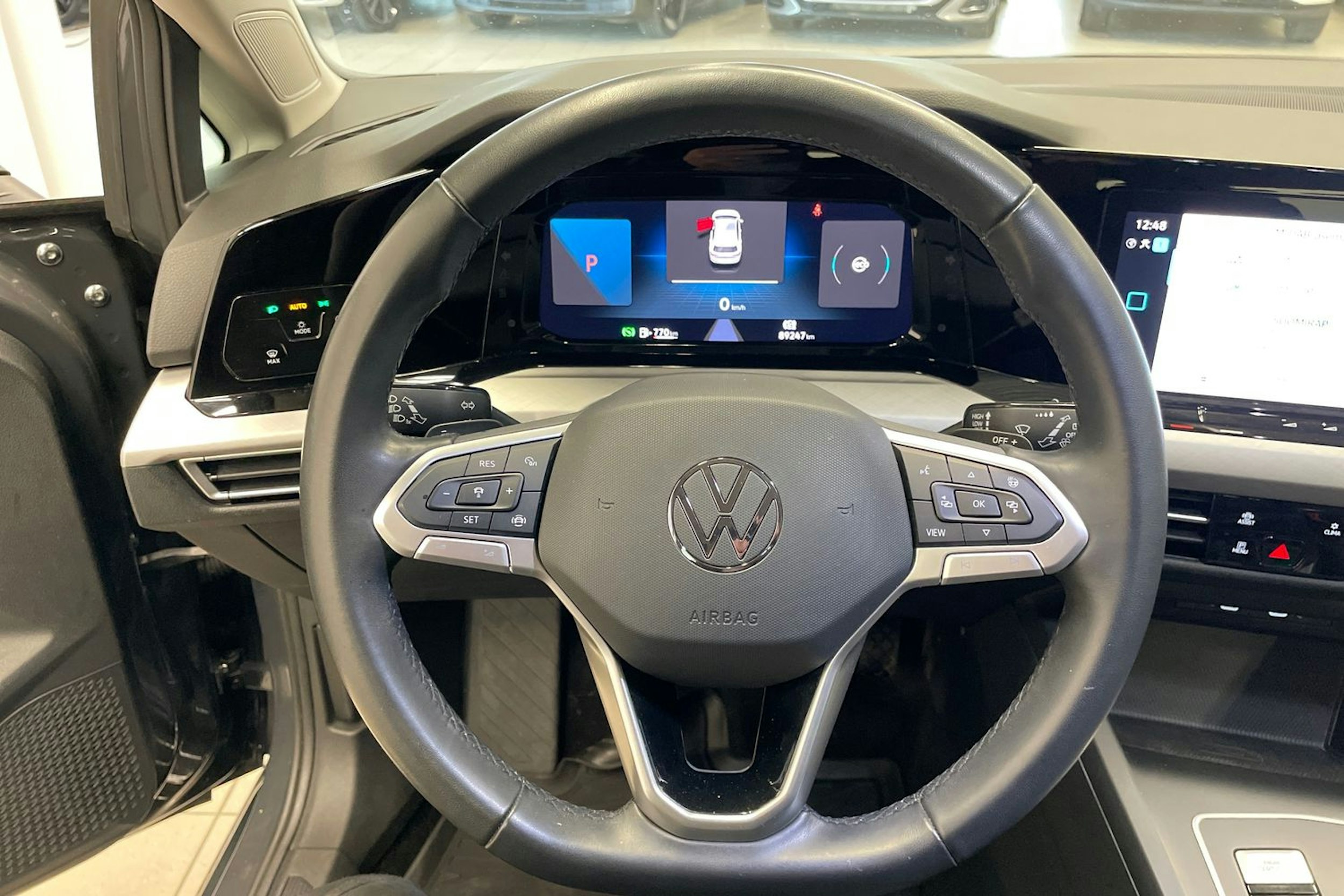 harmaa Volkswagen Golf 2023 kuva 14.