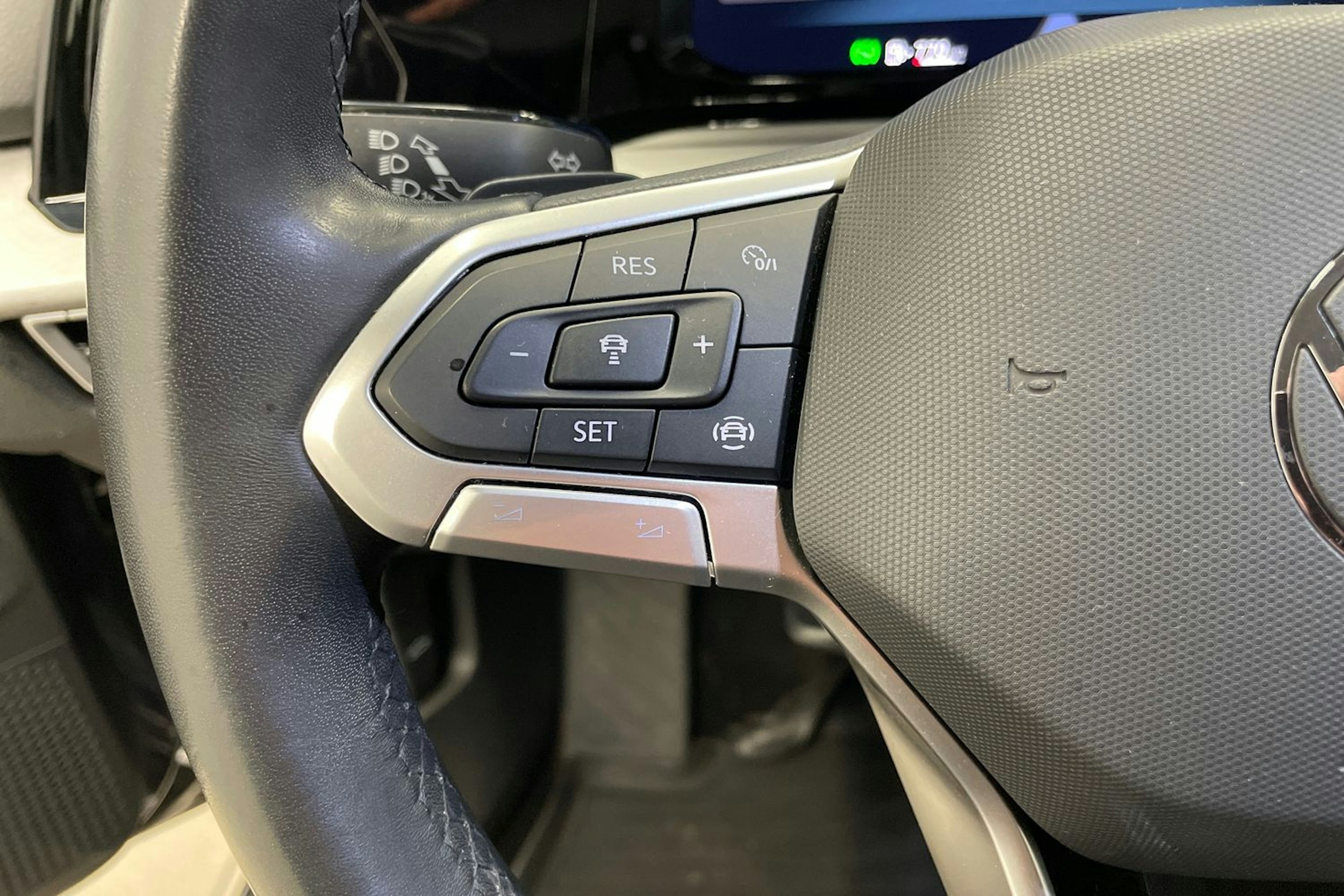 harmaa Volkswagen Golf 2023 kuva 16.
