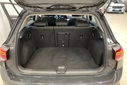 harmaa Volkswagen Golf 2023 kuva 20.