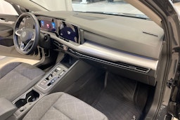 harmaa Volkswagen Golf 2023 kuva 24.