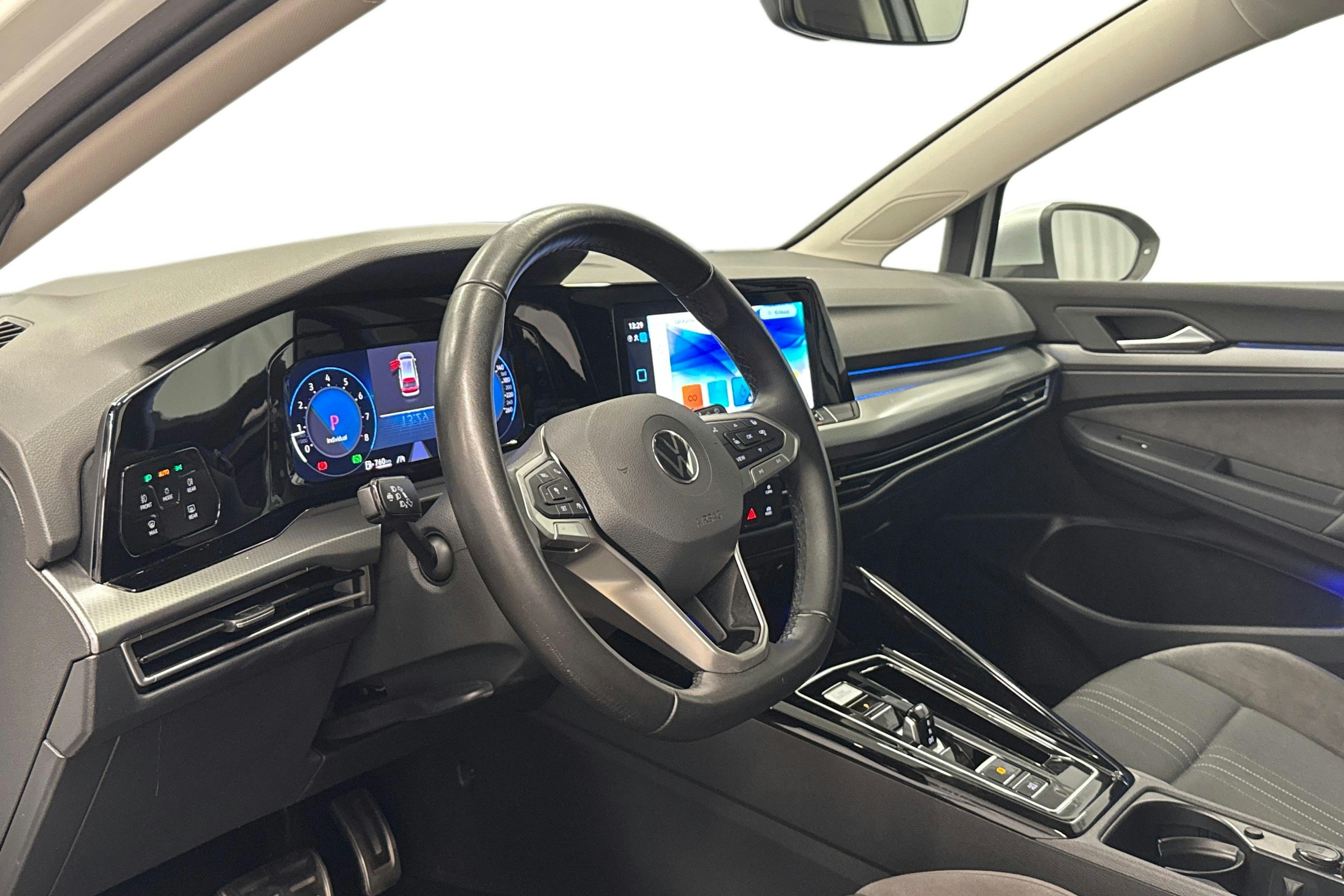 valkoinen Volkswagen Golf 2023 kuva 6.