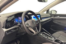 valkoinen Volkswagen Golf 2023 kuva 6.