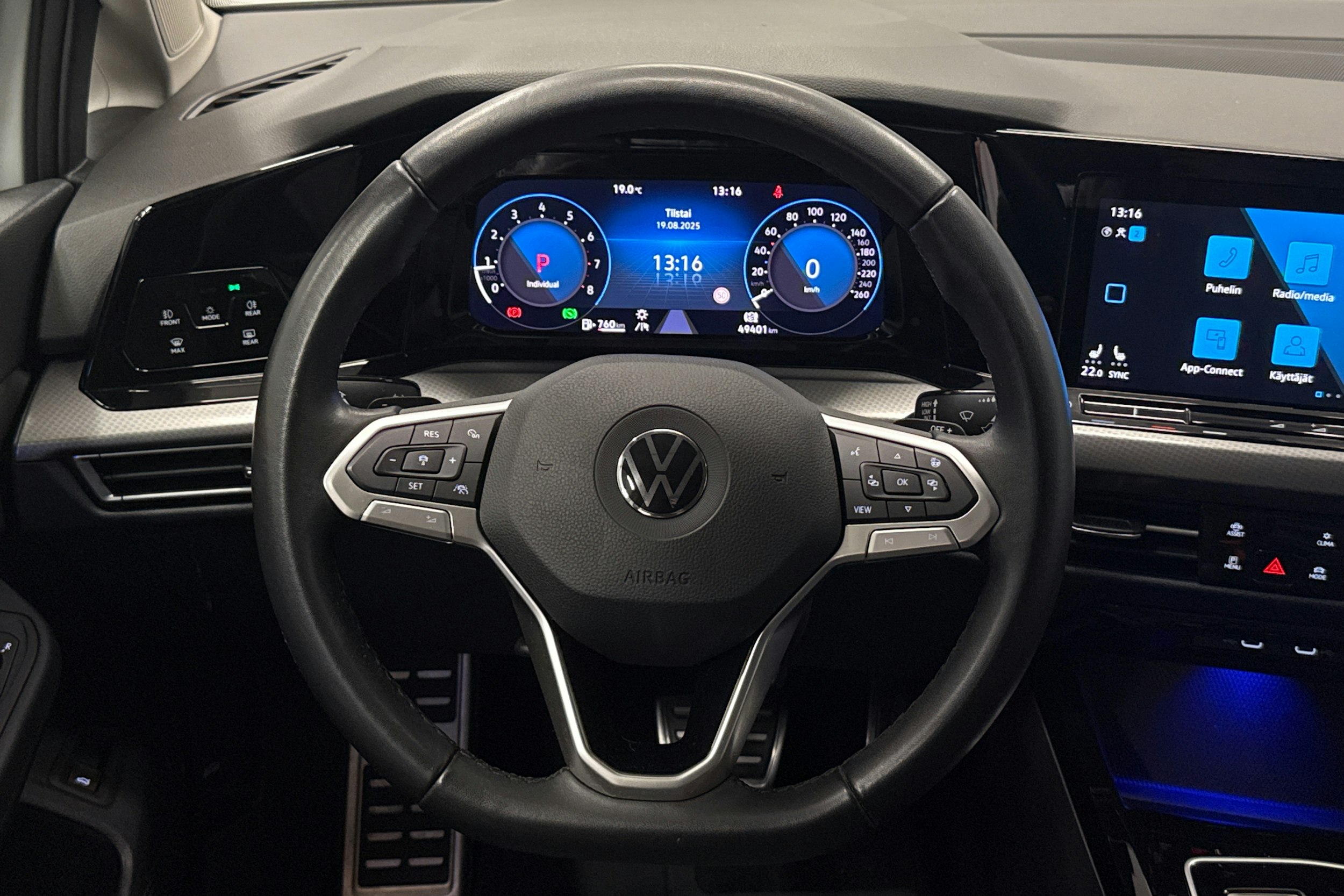 valkoinen Volkswagen Golf 2023 kuva 13.
