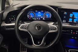 valkoinen Volkswagen Golf 2023 kuva 13.