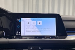 valkoinen Volkswagen Golf 2023 kuva 18.