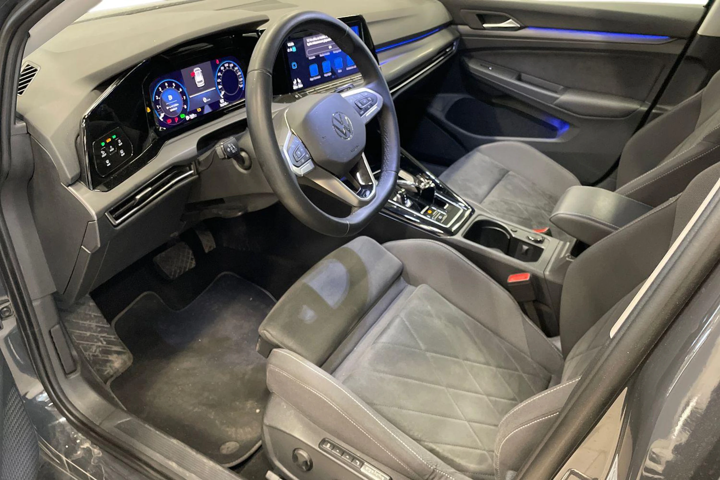 harmaa Volkswagen Golf 2023 kuva 3.