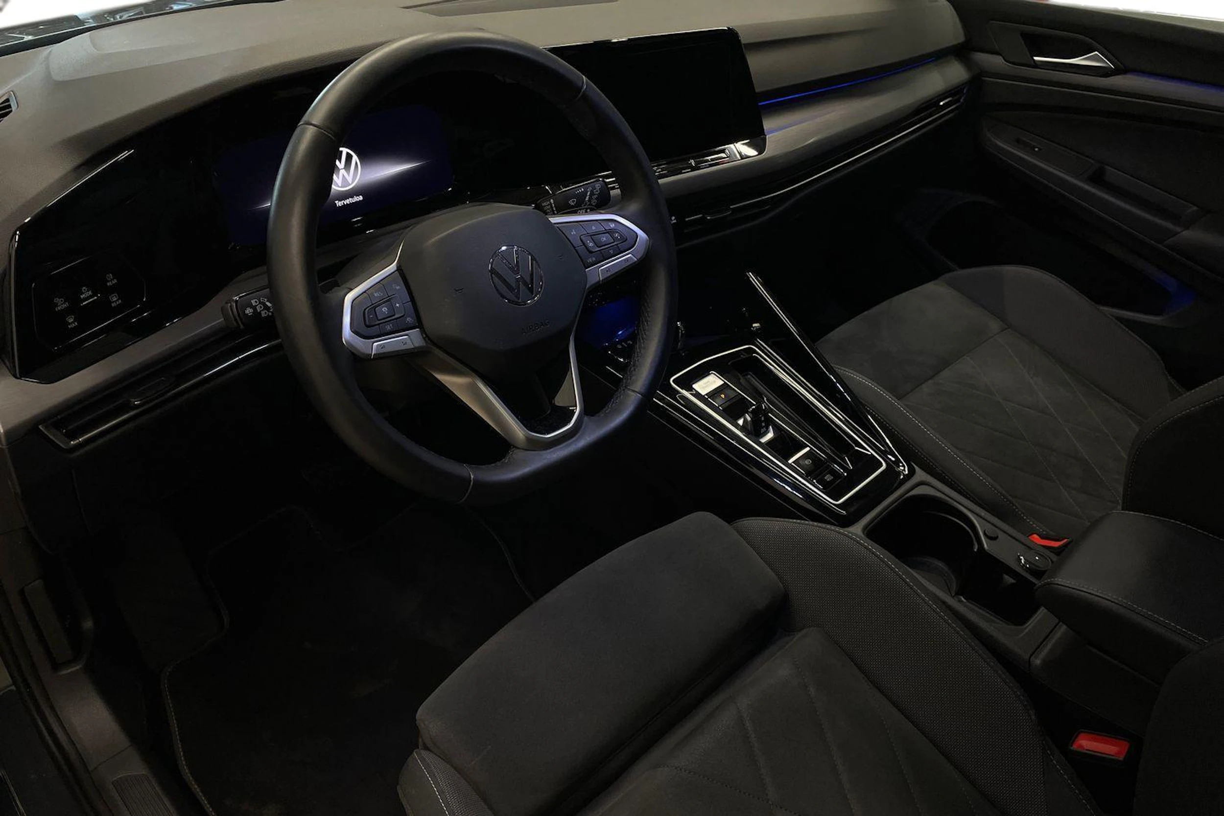 harmaa Volkswagen Golf 2023 kuva 8.