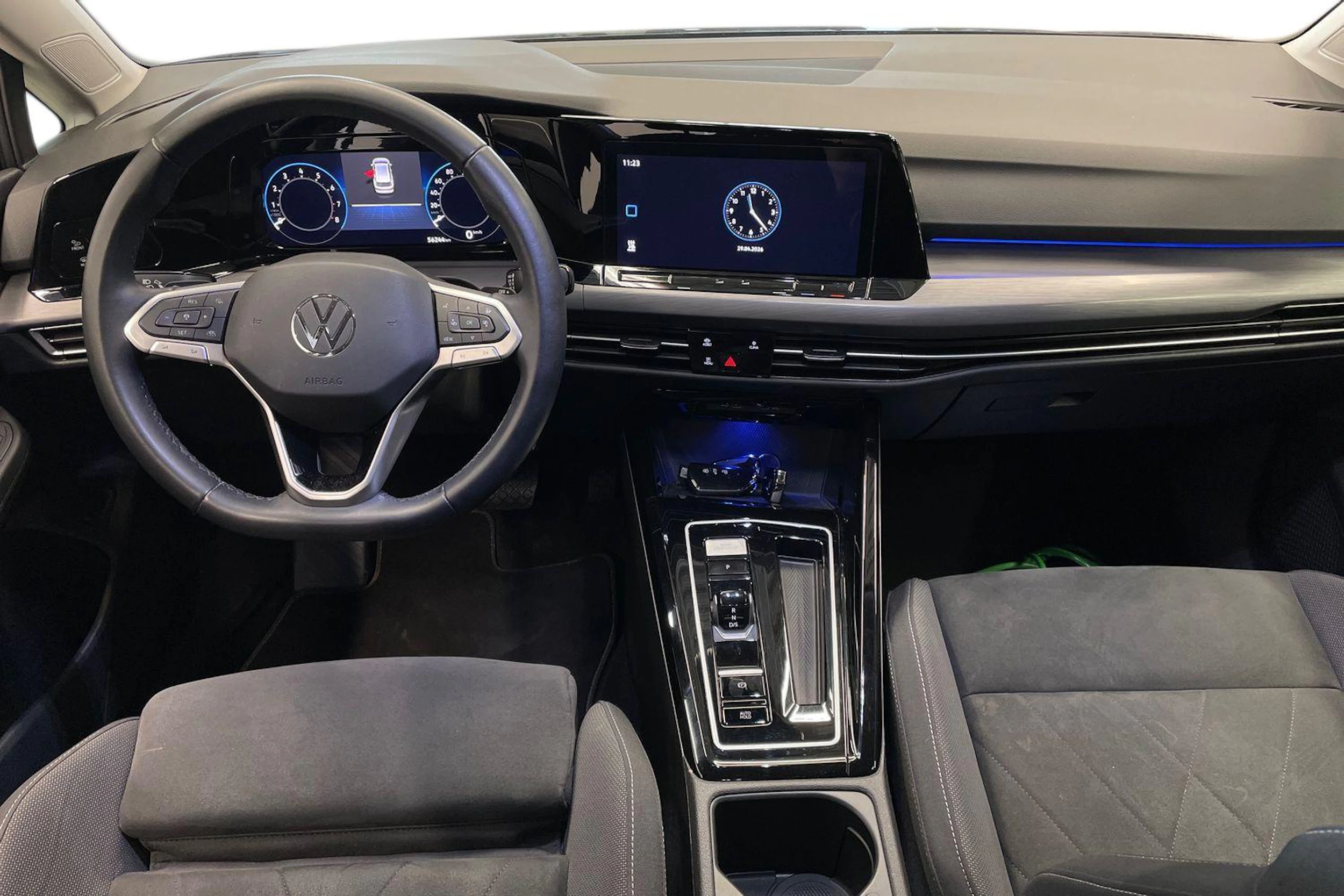 harmaa Volkswagen Golf 2023 kuva 9.