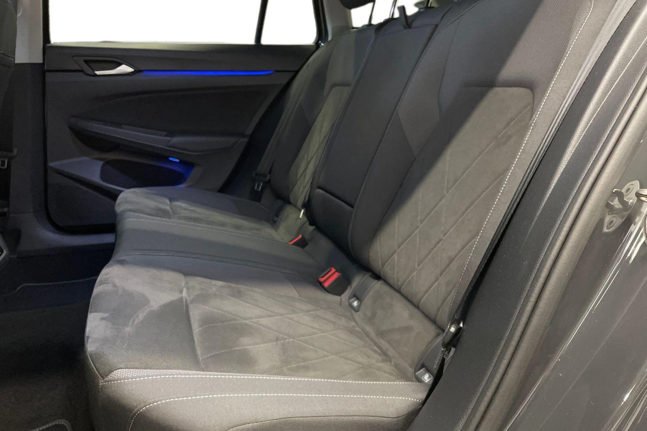 harmaa Volkswagen Golf 2023 kuva 11.