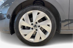 harmaa Volkswagen Golf 2023 kuva 12.