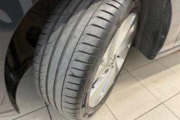 harmaa Volkswagen Golf 2023 kuva 13.