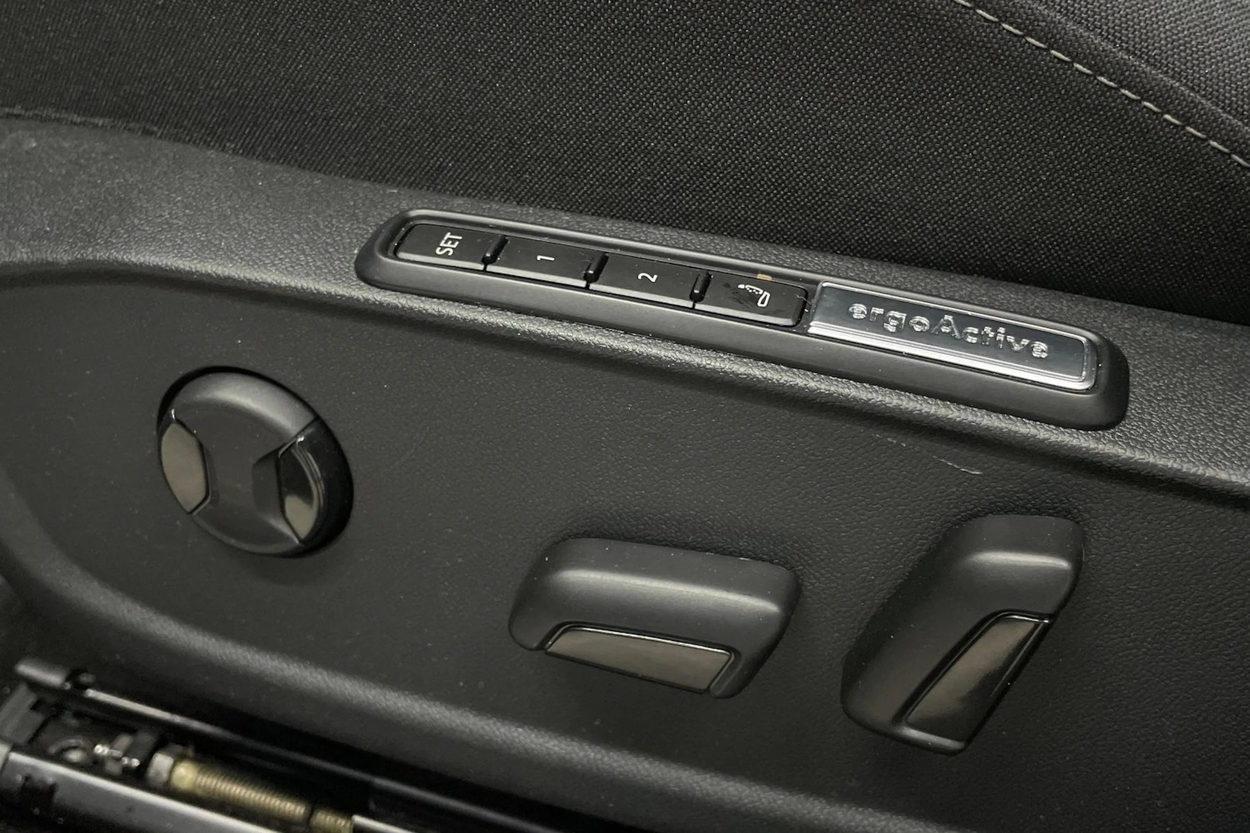 harmaa Volkswagen Golf 2023 kuva 16.