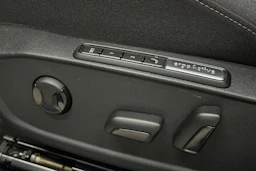 harmaa Volkswagen Golf 2023 kuva 16.