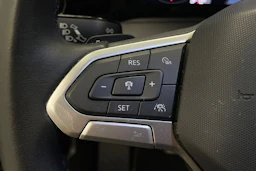 harmaa Volkswagen Golf 2023 kuva 18.