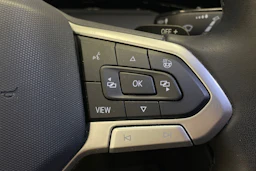 harmaa Volkswagen Golf 2023 kuva 19.