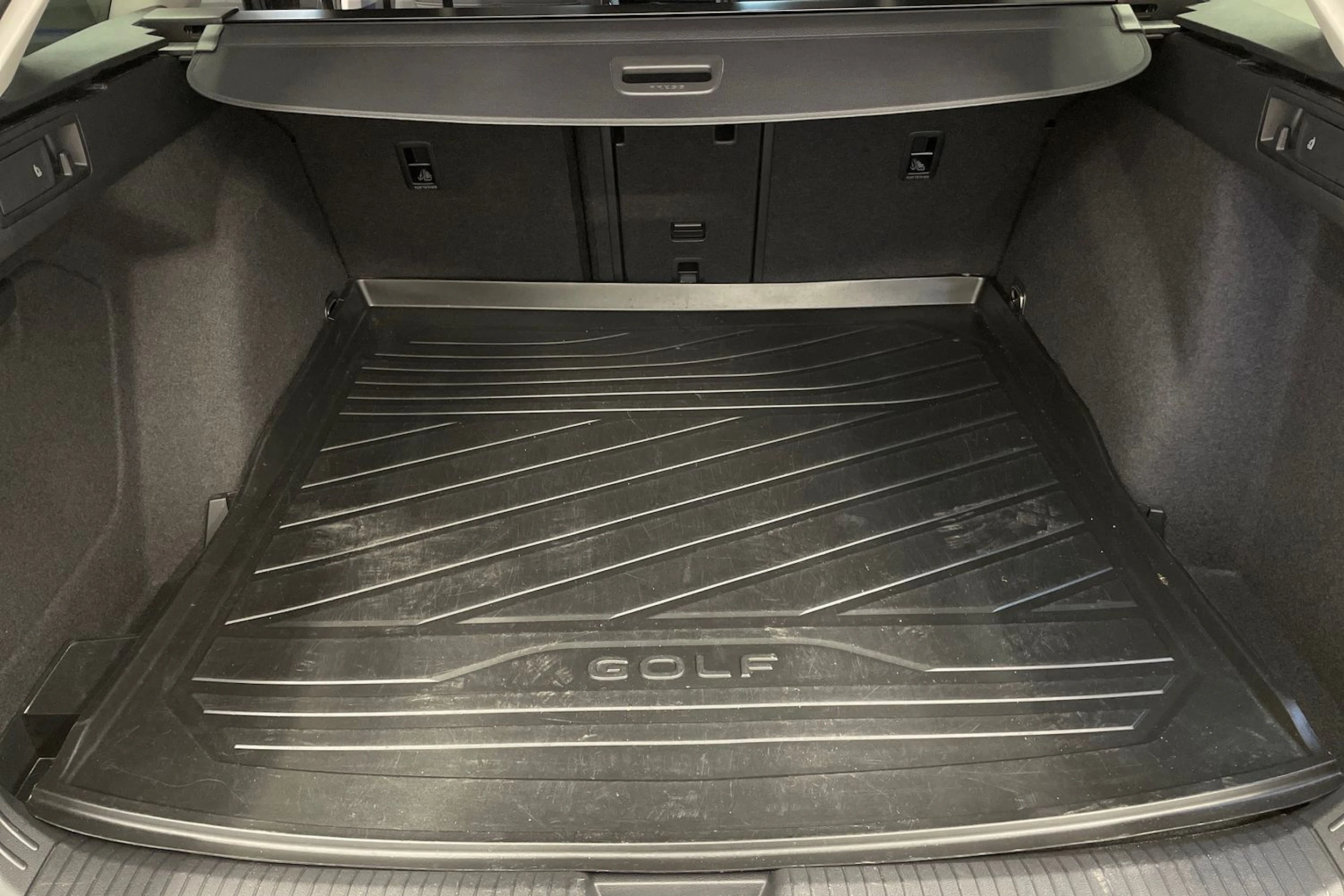 harmaa Volkswagen Golf 2023 kuva 24.