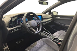 harmaa Volkswagen Golf 2023 kuva 6.