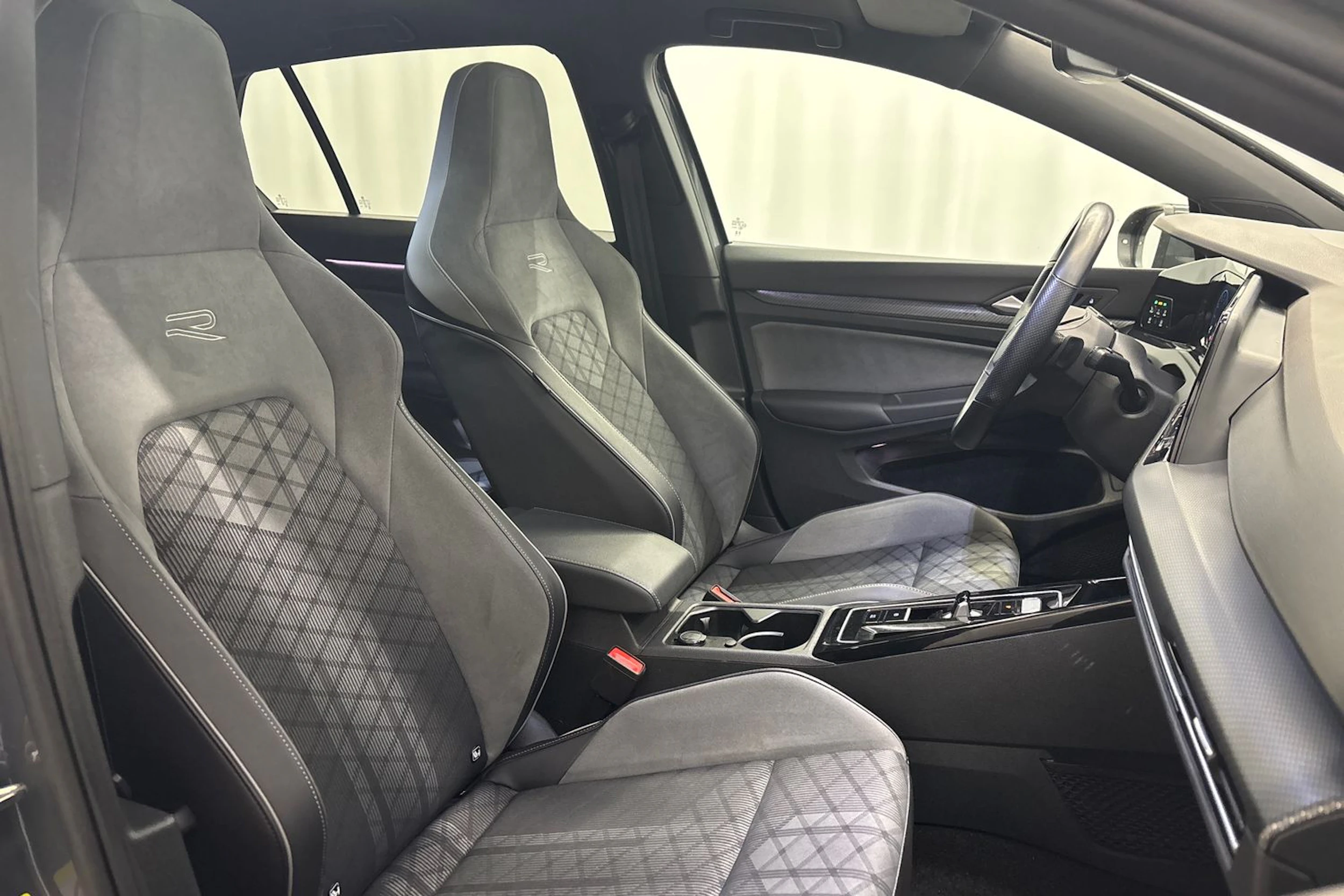 harmaa Volkswagen Golf 2023 kuva 11.