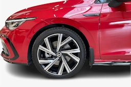met. punainen Volkswagen Golf 2023 kuva 11.