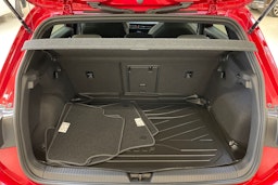 met. punainen Volkswagen Golf 2023 kuva 14.