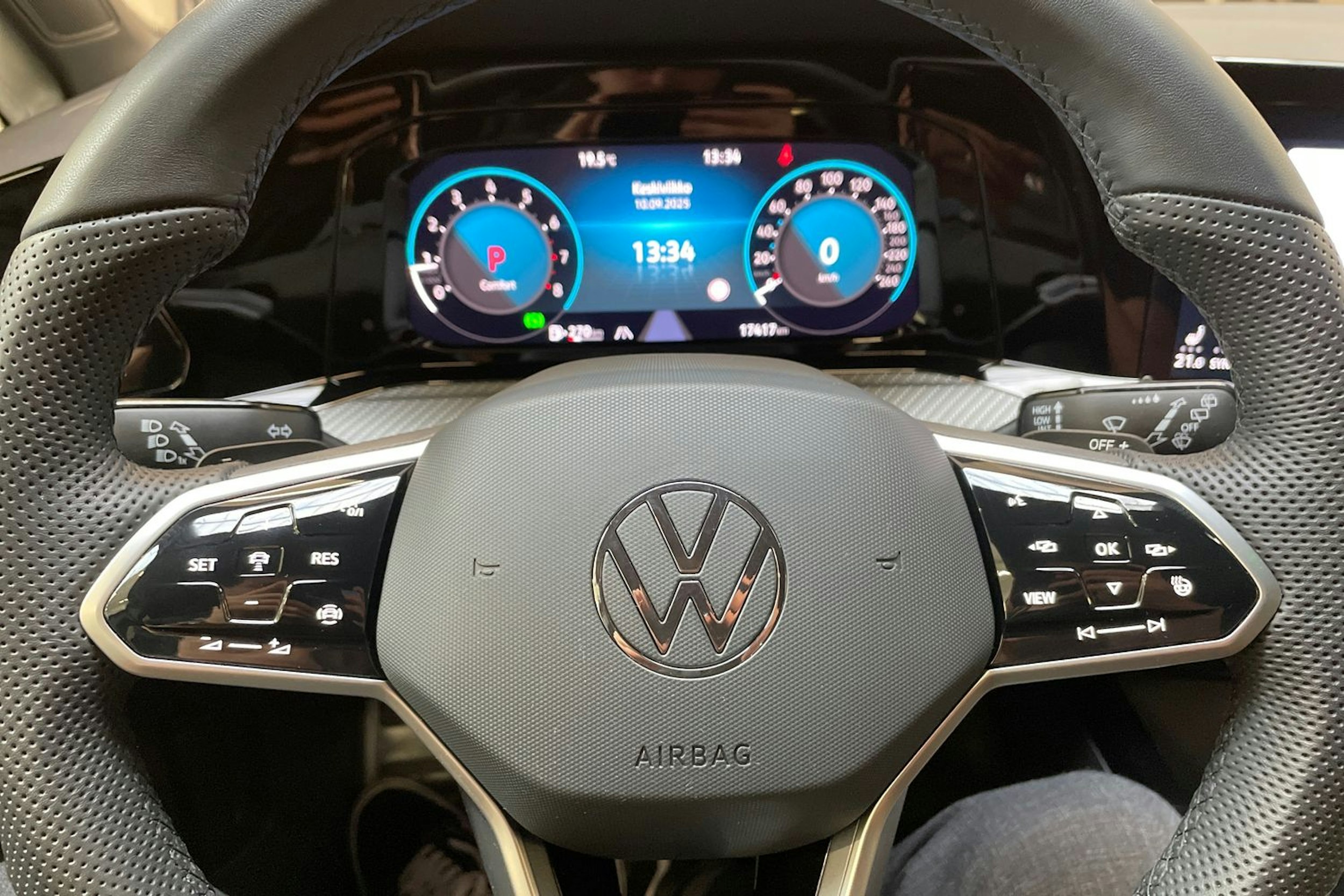 met. punainen Volkswagen Golf 2023 kuva 16.