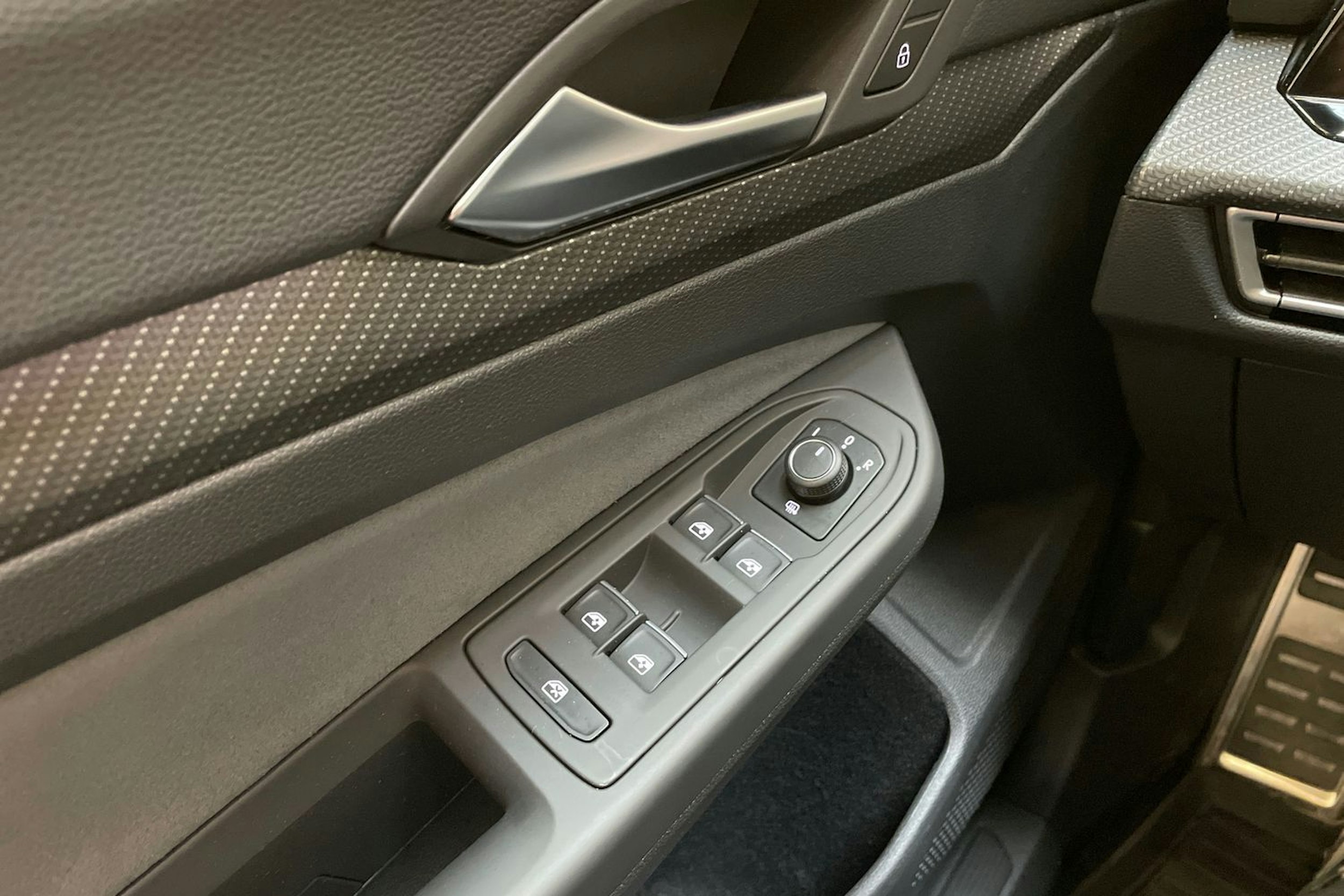 met. punainen Volkswagen Golf 2023 kuva 18.