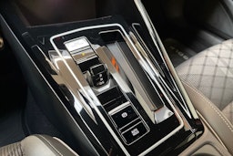 met. punainen Volkswagen Golf 2023 kuva 22.