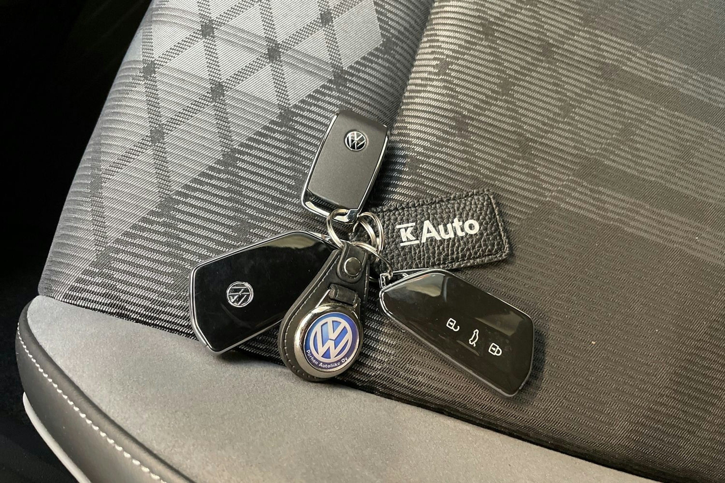 met. punainen Volkswagen Golf 2023 kuva 23.