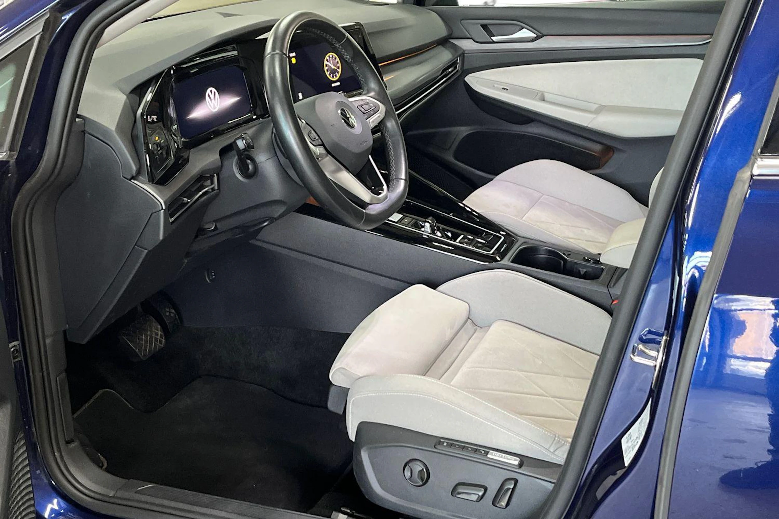 Sininen Volkswagen GOLF 2023 kuva 6.