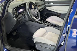 Sininen Volkswagen GOLF 2023 kuva 6.