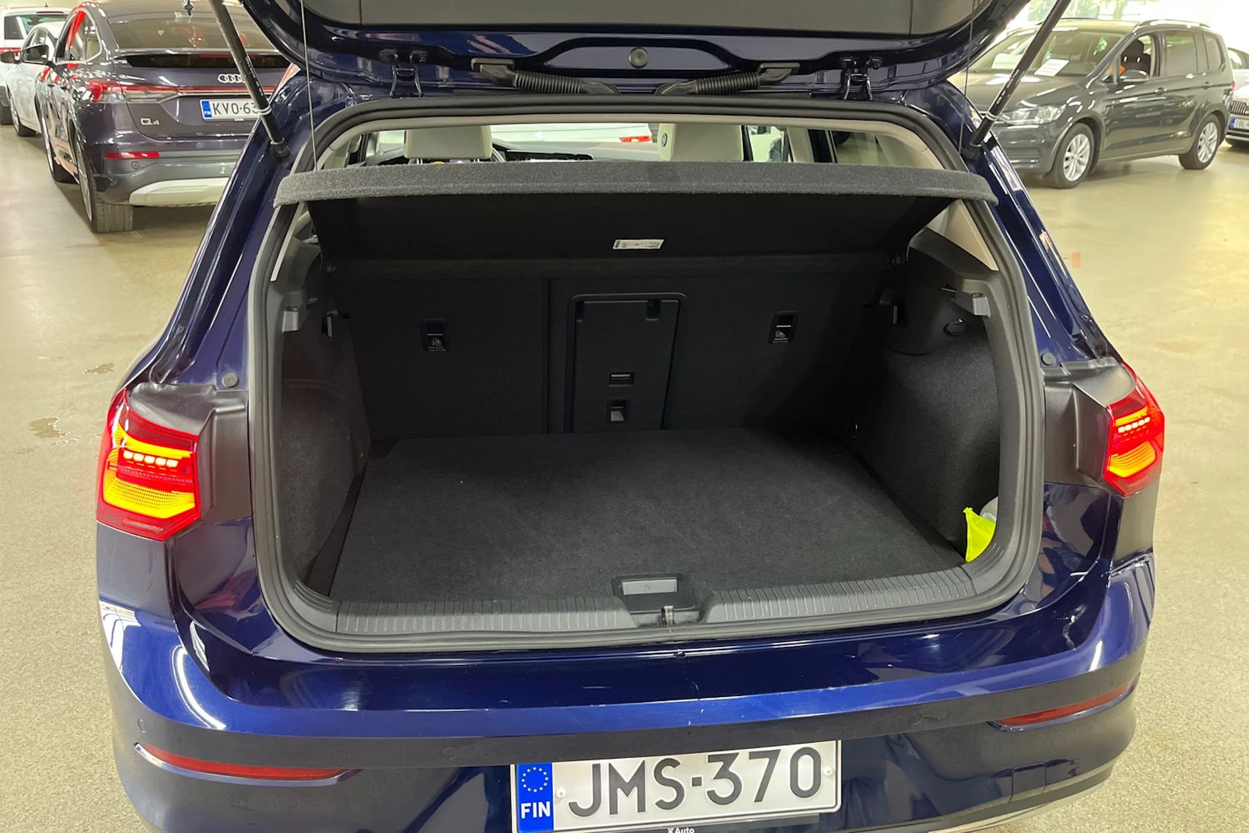 Sininen Volkswagen GOLF 2023 kuva 11.