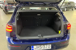 Sininen Volkswagen GOLF 2023 kuva 11.