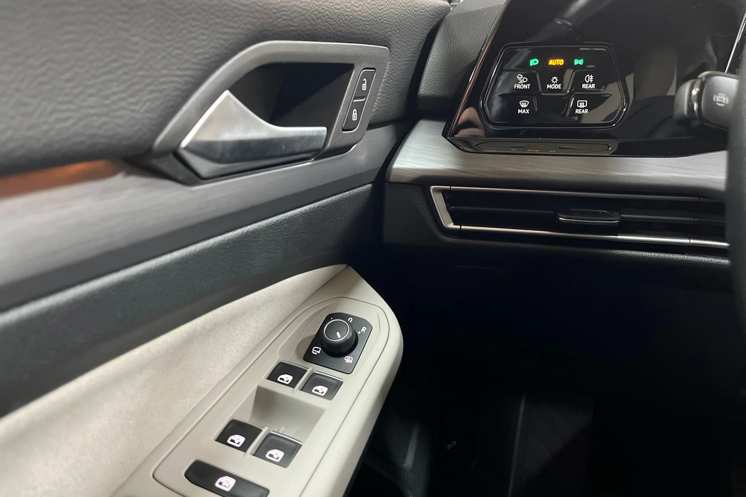 Sininen Volkswagen GOLF 2023 kuva 16.