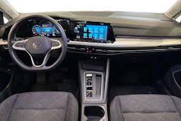 sininen Volkswagen Golf 2023 kuva 7.