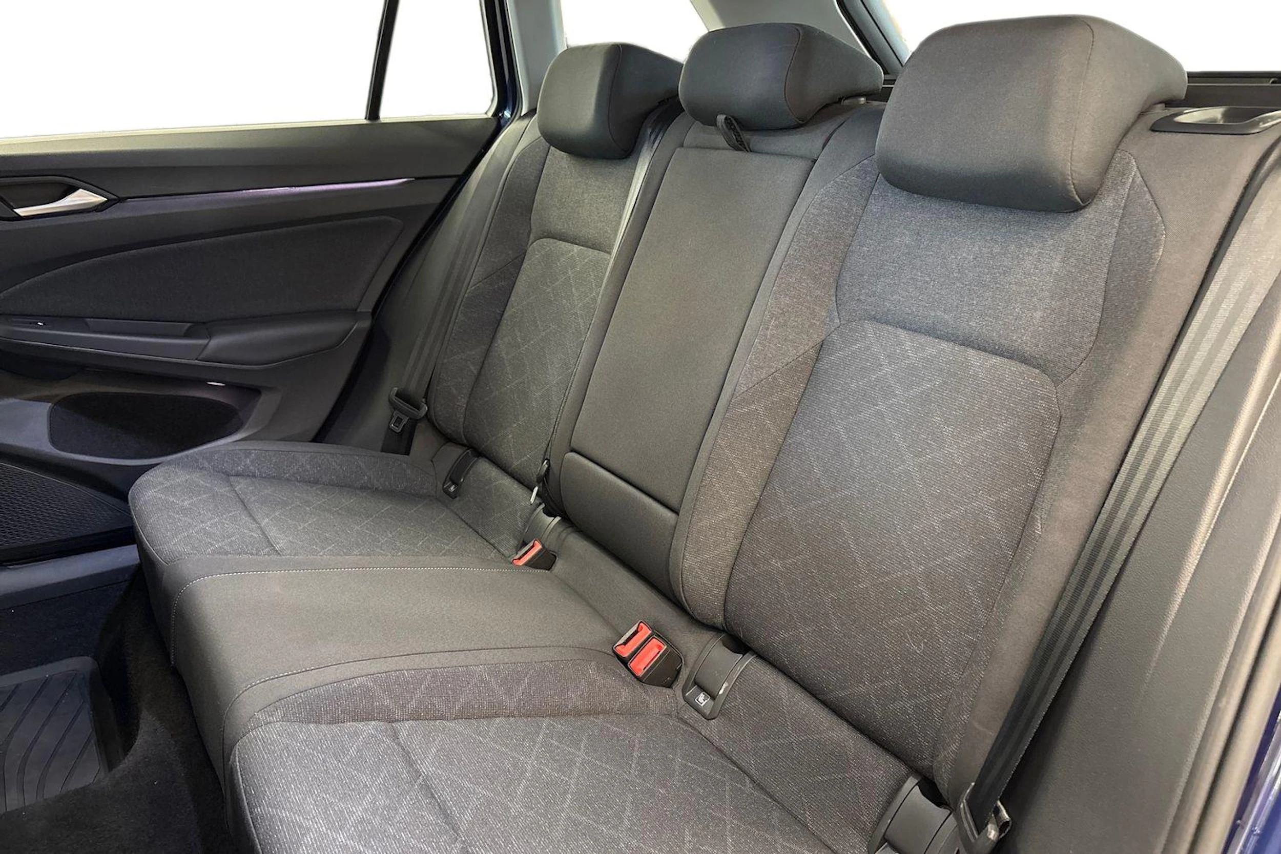 sininen Volkswagen Golf 2023 kuva 8.