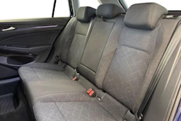 sininen Volkswagen Golf 2023 kuva 8.