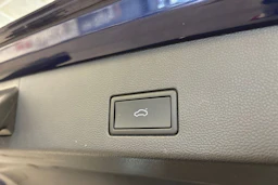 sininen Volkswagen Golf 2023 kuva 14.