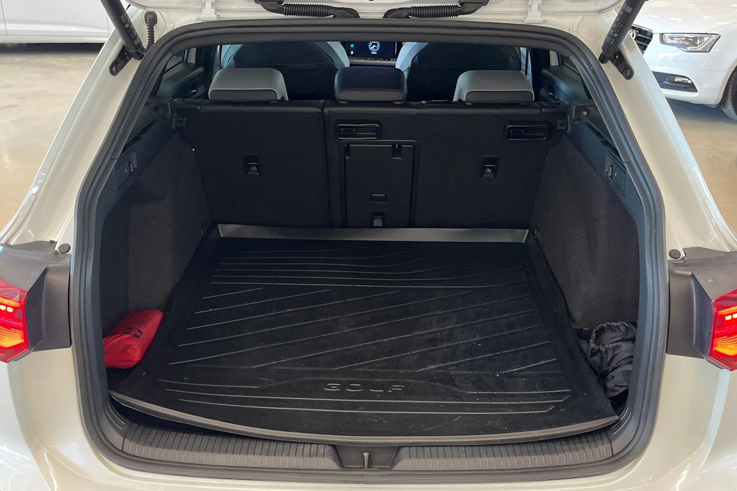met. valkoinen Volkswagen Golf 2023 kuva 29.