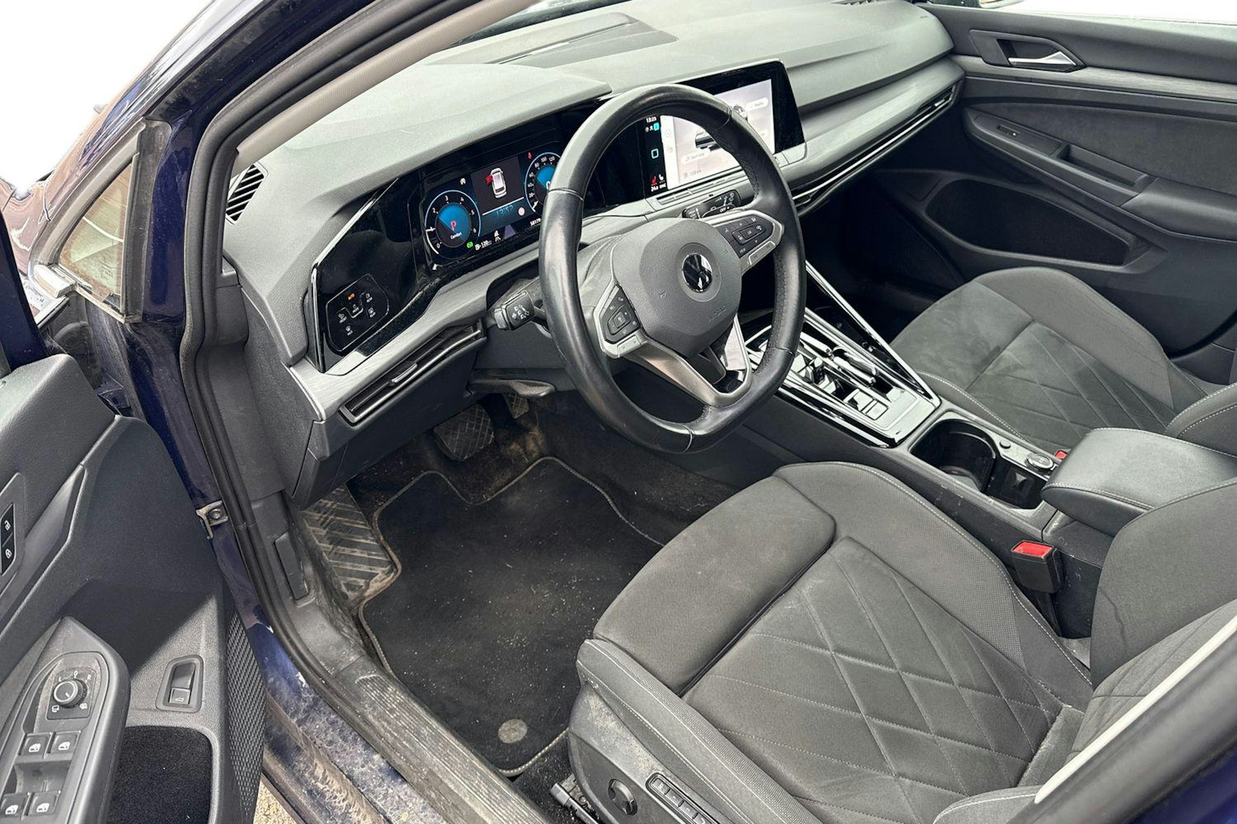 sininen Volkswagen Golf 2023 kuva 3.