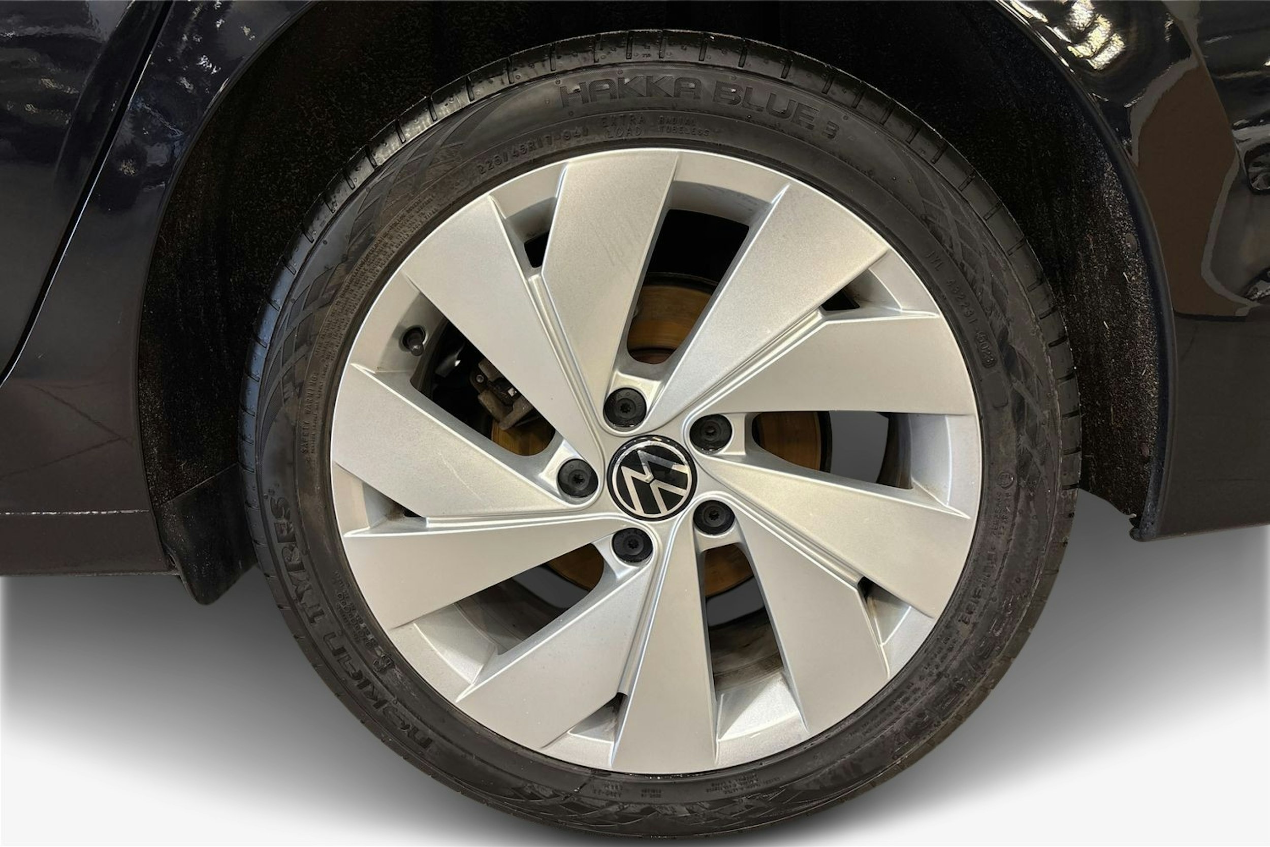 musta Volkswagen Golf 2023 kuva 14.