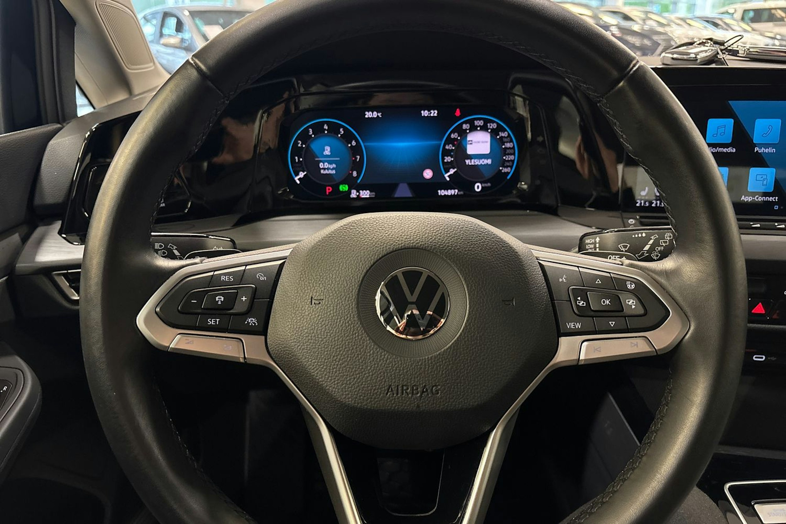 musta Volkswagen Golf 2023 kuva 19.