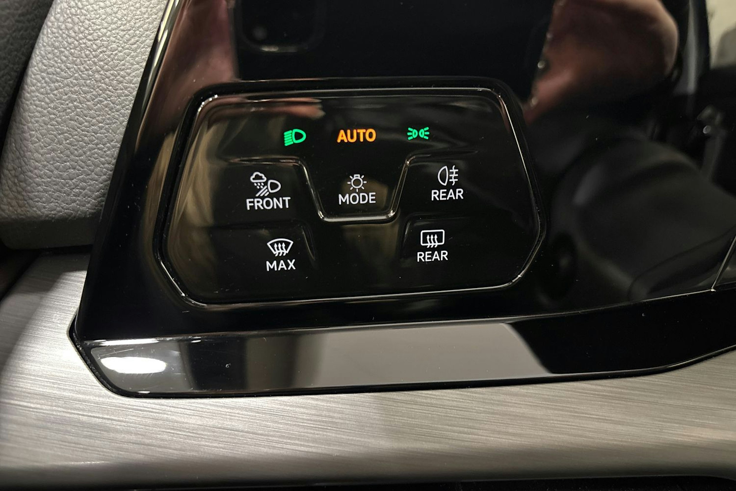 musta Volkswagen Golf 2023 kuva 20.